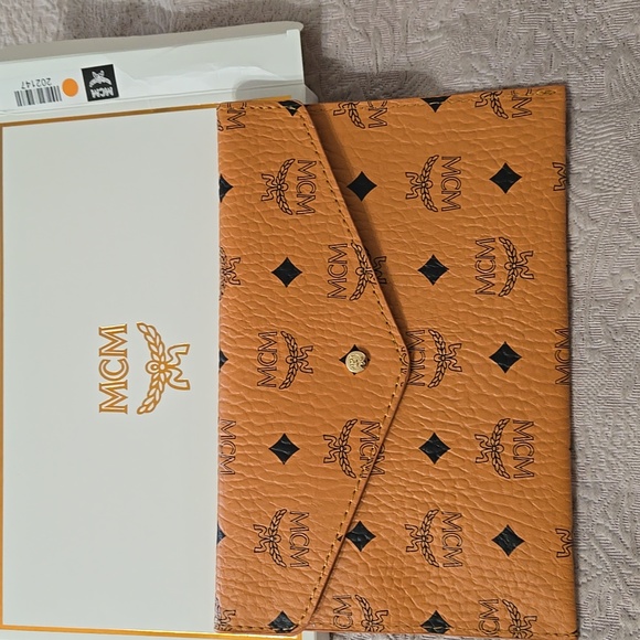 MCM  Envelope Clutch New In Box - Picture 2 of 2